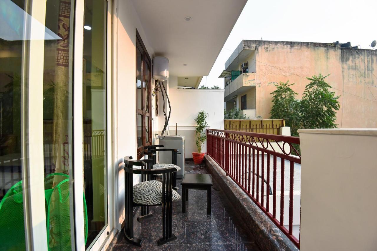 Bedchambers Medicity Serviced Apartments In 古尔冈 外观 照片