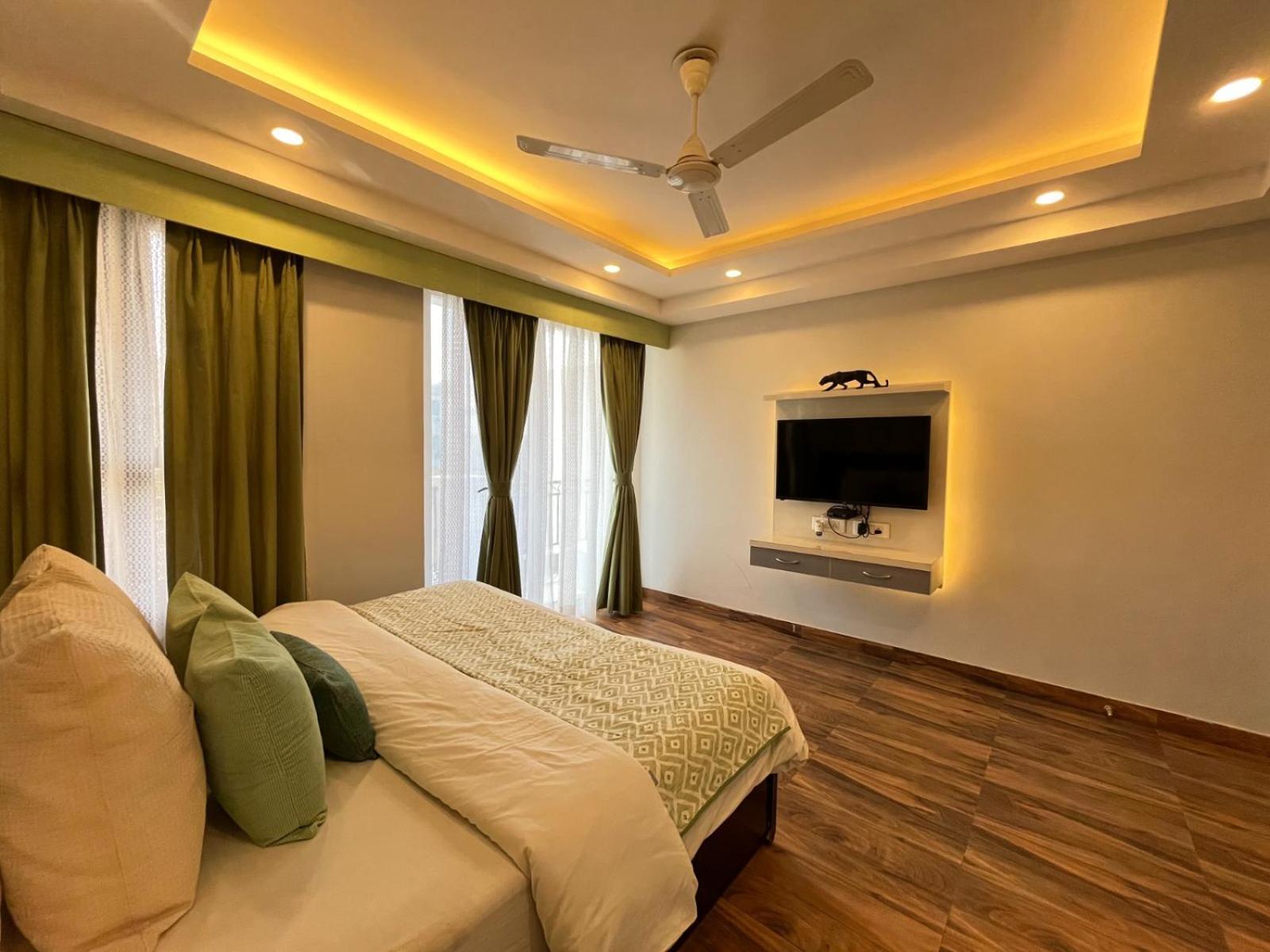 Bedchambers Medicity Serviced Apartments In 古尔冈 外观 照片
