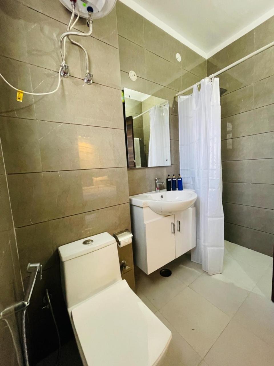 Bedchambers Medicity Serviced Apartments In 古尔冈 外观 照片