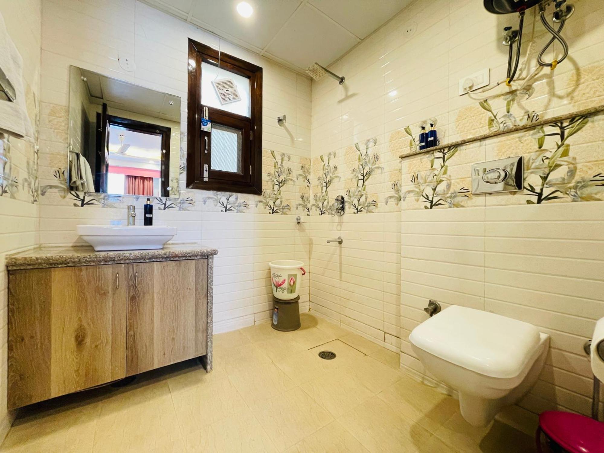 Bedchambers Medicity Serviced Apartments In 古尔冈 外观 照片